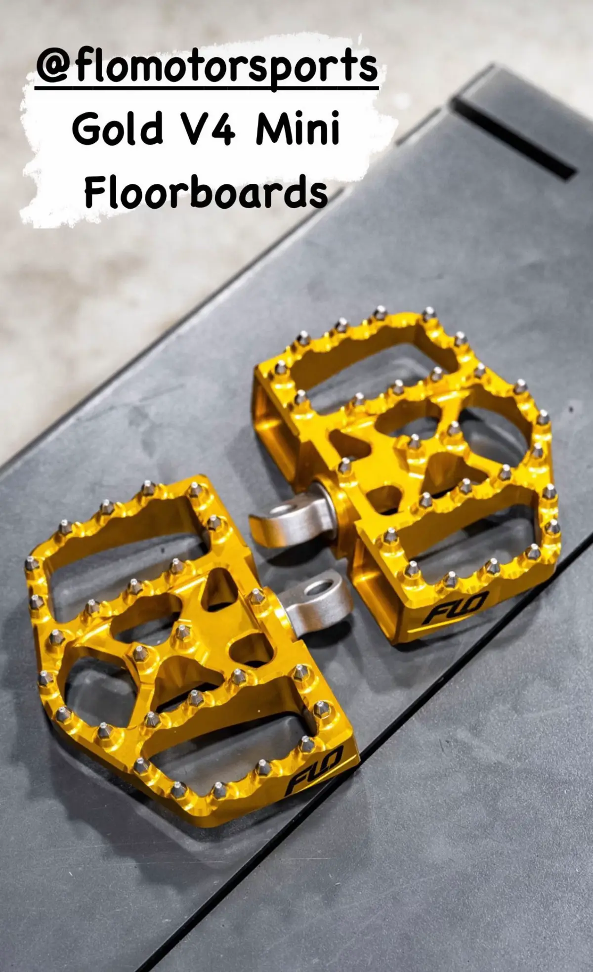 @flomotorsports Gold V4 Mini Floorboards #upgradeyourharley #performancebagger #roadglide #harleytouring #harleyroadglide 