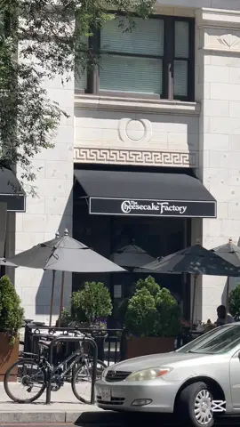 Todo lo que como en The Cheesecake Factory! 🍰🍝#cheesecakefactory #mukbang #lousianachikenpasta #cinaboncheesecake @The Cheesecake Factory 