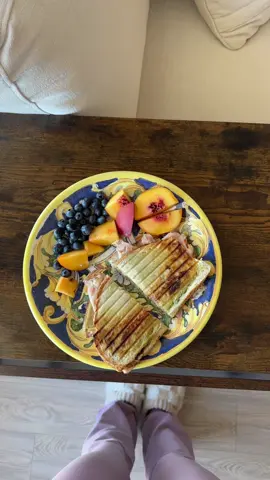 i will never not make a delicious lunch on a WFH day 💃
