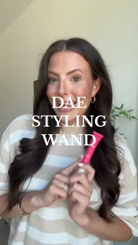 My frizzy, postpartum hair 🤝🏻 the @Dae Hair styling wand. #beauty #beautytips #hair #hairtok #postpartumhairloss 