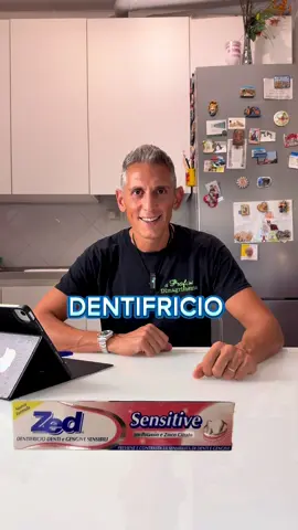 Un dentifricio non può valere 0 su 100, non è possibile. È un prodotto che entra in contatto diretto con la bocca e inevitabilmente qualcosa lo ingerisci.  E allora perché ignorare strumenti come Yuka? Se quell’app ti segnala un ingrediente a rischio, tre a rischio moderato e altri a basso rischio… non è un capriccio, è un’informazione che ti aiuta a scegliere meglio. Non sei un chimico, non puoi sapere cosa si nasconde davvero dietro ogni etichetta, ma hai la possibilità di fare scelte più consapevoli.  Quel dentifricio 0/100 da solo forse non ti danneggia, ma sommato a tutto il resto, sì che fa la differenza.  ——— Sono il Dottor Alessio Virgillito.  Aiuto a dimagrire senza dieta.  Seguimi perché condivido gratis le informazioni giuste.  Guarda il mio profilo perché potresti perdermi di vista.  🙂 ———  #alenamento #benessere #motivazione #milano #sport                        