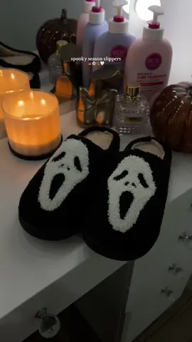 found the perfect spooky slippers🤍 #scream #fallvibes #houseslippers #halloween #halloweenslippers 