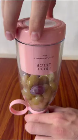 Fresh Grape Juice 🍇 #freshjuice #smoothie #milkshake #portableblender #miniblender #foryoupage #blenderbottle 
