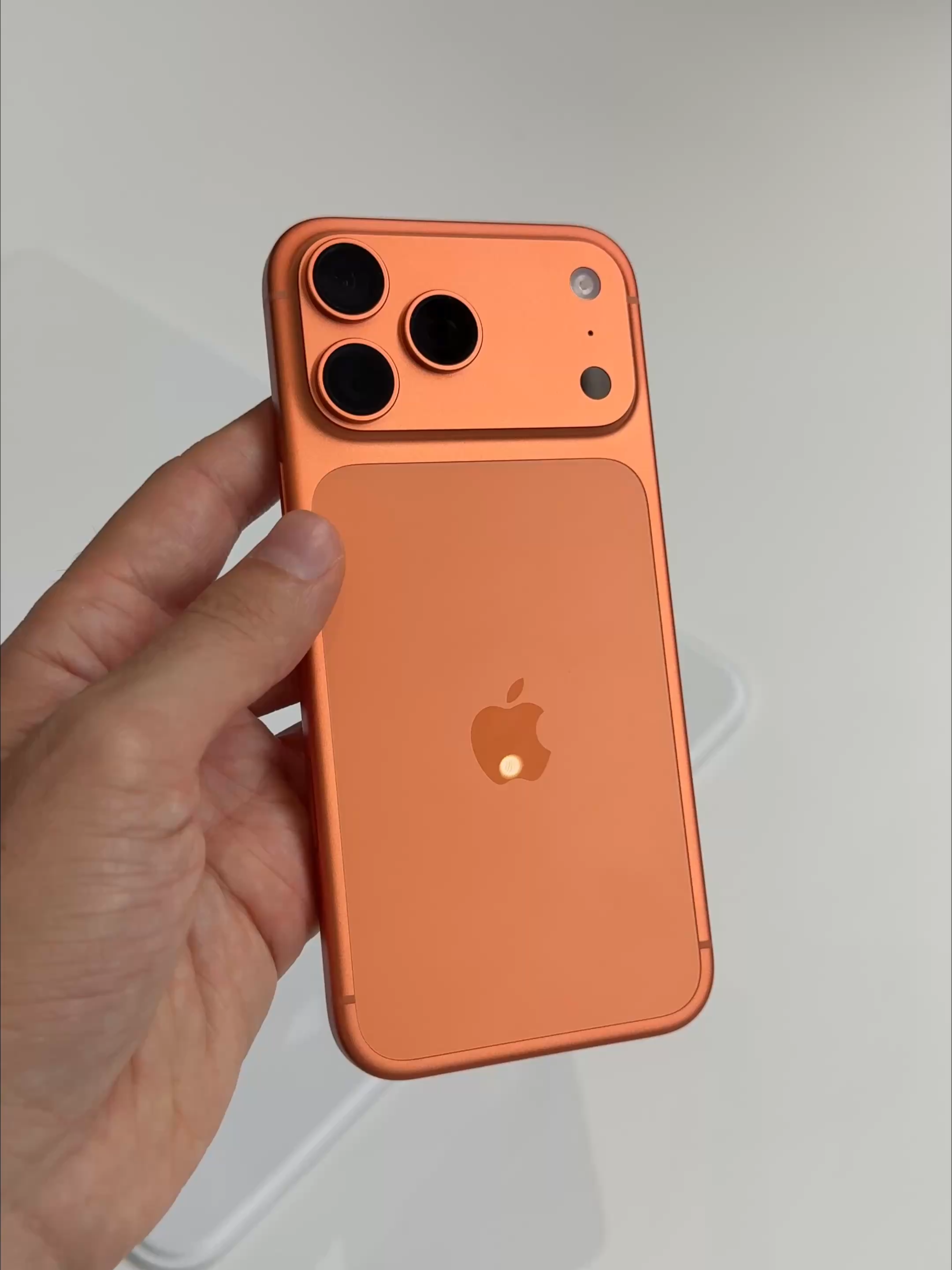 L'iPhone 17 Pro sera meilleur aux États-Unis qu'en France. Voici pourquoi !  #numerama #Tech #apple #iphone #iphone17