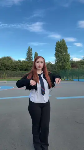 back w a lil short dance #fyp #uktiktok 