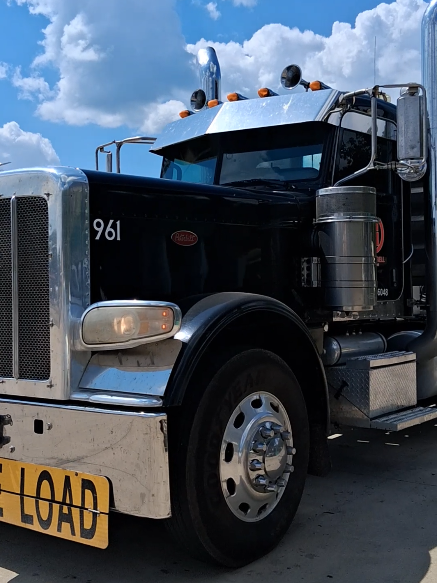 The road is calling my name! 📞 #bigrig #trucking #truckdriver #peterbilt 