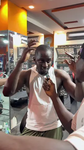 Masterclass, la coupure on était pas prêt🤣😭..et vous, qu'en pensez vous des salles de sport au Sénégal?🇸🇳 #mofitness #GymTok 