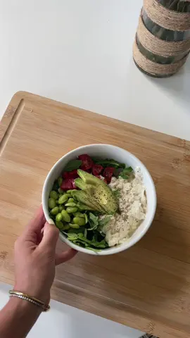 my new obsession, on toast too ugh chefs kiss👌🏼🥑 #lunchideas #plantbased #tofu #wellness #veganrecipes 