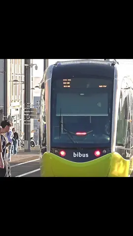Le tramway de Brest est un réseau moderne de transport en commun qui dessert la métropole bretonne. Mis en service en juin 2012, il marque le retour du tramway dans la ville après plus de 70 ans d’absence. #brest #bibus #tram #aura #edit  @Lucas