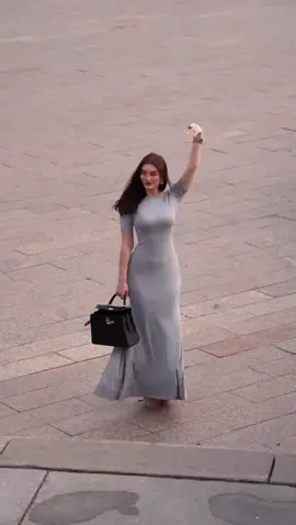 لنا الله ... يا خالي من الشوق ... وانا المولع على نارين كيف ... بعد الموده والمحبه ... صرتوا تنسوني اتقلب على جمـر الغضى ... اتقلب واتذكر عهدٍ مضى زمان . #محمد_عبده_فنان_العرب  #الشعب_الصيني_ماله_حل😂😂 