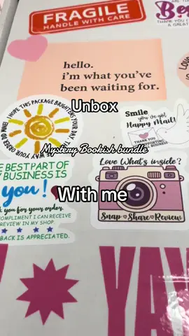Mystery bookish bundle!! Everything it’s beautiful… thank you for my special order 🙏🙏 #bookishbundles #ticktokmademebuyit #bookslover #unboxing #unboxingvideo 