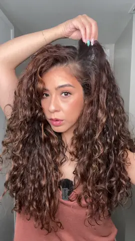 Volume/Hold without the stiffness 👏🏼 @Kenra Professional #curlyhair #texture #volume #bighair #curlyhairtips 
