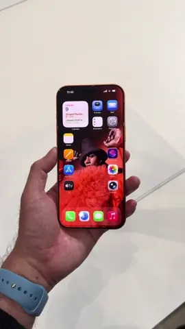 Hands-on with the iPhone 17 Pro Max in Cosmic Orange.  #iphone17pro #cosmicorange #apple #hwzsg