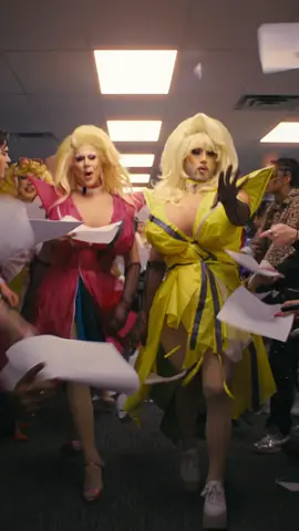 QUEENS RUN THE WORLD 