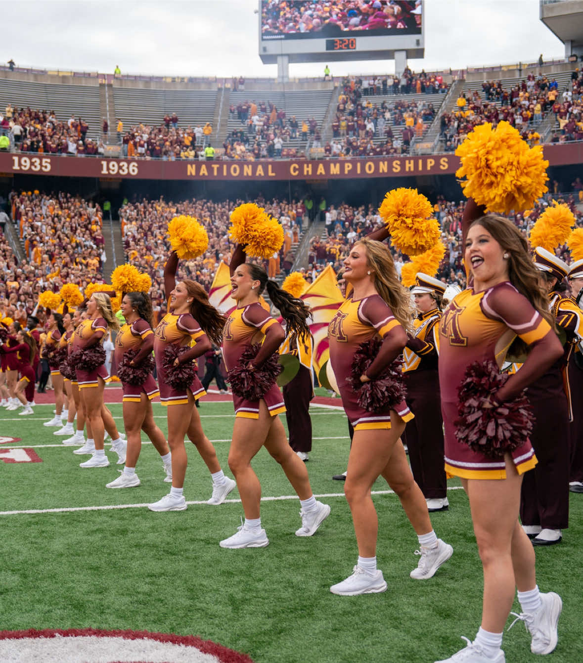 How we feel that the Gophers are 2-0!🤩〽️ #fyp #uofmdanceteam #gopherfootball #gameday 