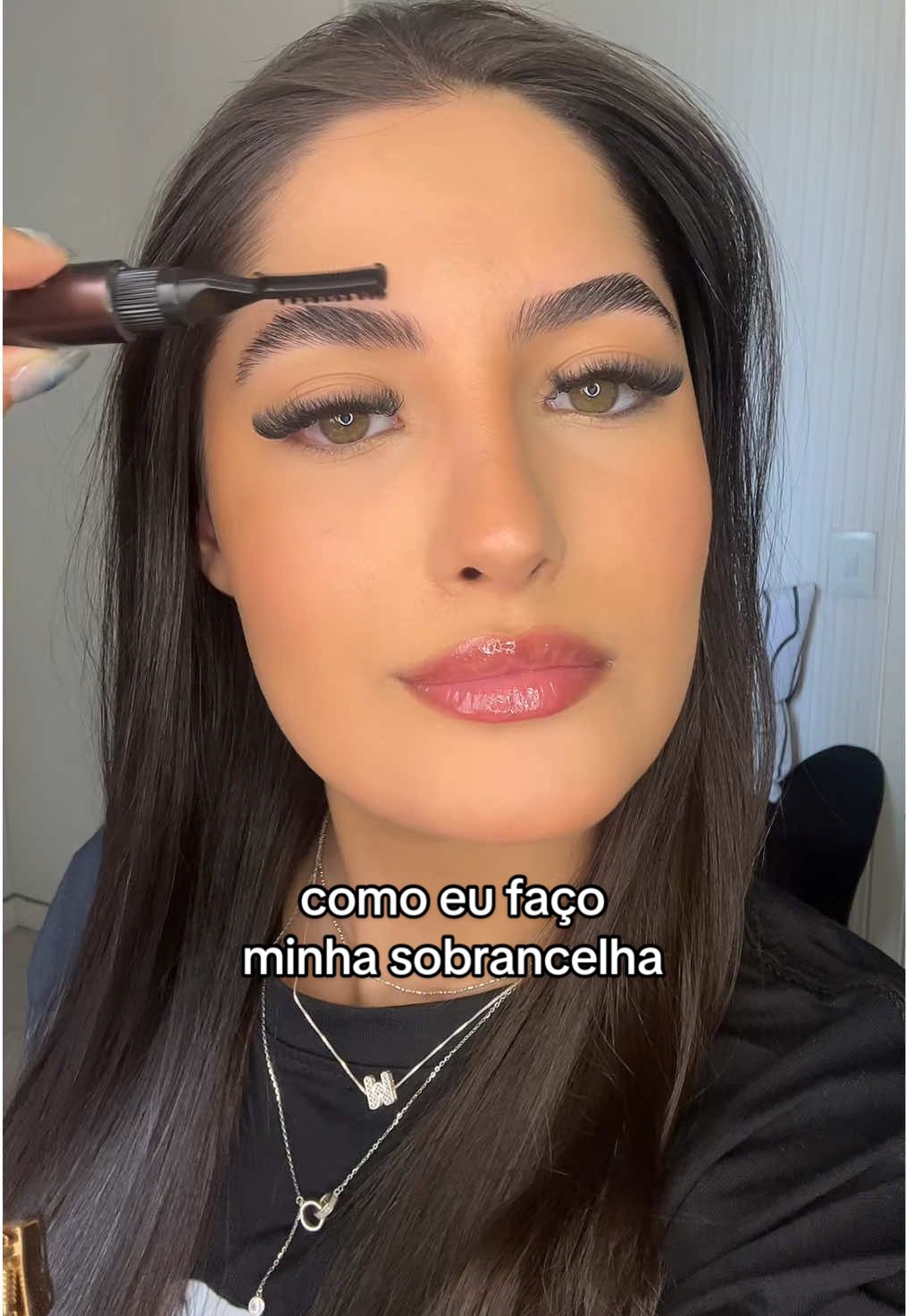 vocês me pediam muuuuito esse vídeo ❤️  Produto usado: invencibrows @Carolina Vence Cosmetics  #sobrancelha #geldesobrancelha #tutorial #maquiagem #foryou 