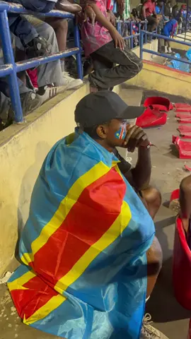 Triste réalité … #rdcsenegal #kinshasa #foot #stadedesmartyrs 