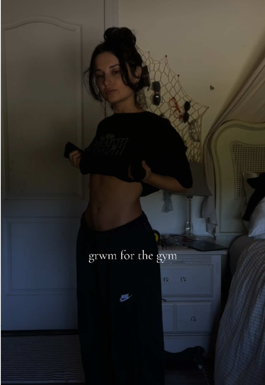 i have a cut on my tummy and idk where it came from #backday #grwm #grwmgym #OOTD #dfyne #nike #gym #fyp #outfit