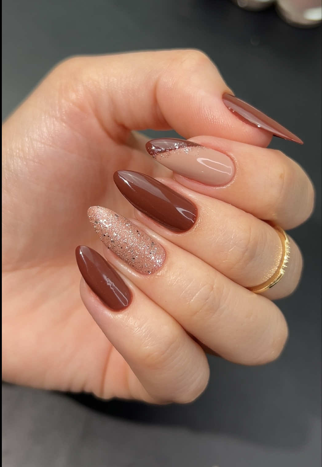 Olha que linda essa inspiração de unha marrom usando a nova coleção da Anita com a Talita Cardozo 🤌😍 Me conta, o que você achou? 🤎 Usei • toperson  • bye bye pé podi • top coat efeito gel risqué Id da coleção: CLAPSS-8RJY @Mercado Livre (cole no buscador do app) ✨Aproveite: no dia 9/9 há ofertas exclusivas por 24 h no Mercado Livre.. com descontos + frete grátis a partir de 19 reais! #unhas #esmaltacao #esmaltes #MercadoLivre #DataDupla   