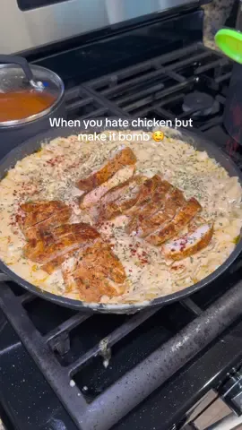 If I don’t season it like this, I can’t eat it 😭 Ingredients: Chicken Salt Pepper Paprika Butter Alfredo sauce Cream cheese Bow tie pasta (This time I didn’t add Tortellini but you can definitely add it if you want to.) Heavy cream (optional) Parsley (for garnish) Cheese (for garnish) More paprika (just to give it color 🤗) #creamypasta #Recipe  #chickenrecipe #easymeal #DinnerIdeas 