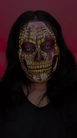 Respuesta a @👩🏽‍🦱🌀Pachu🎪💤•°>🎨🍄 esto fue muy difícil de realizar jajaja pero me encantó el resultado y proceso.  Habías visto un elote calavera? #skullmakeup #elote #makeup #creativemakeup #emojimakeupchallenge 