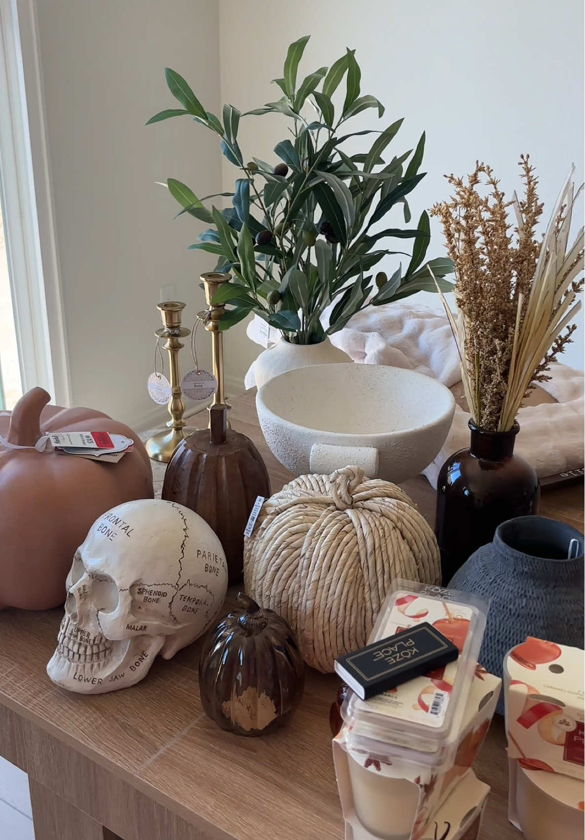 bestie did you peep the new hair?? 🙂‍↕️ why is fall shopping so satisfying? I felt like I was levitating from joy inside the Marshall’s fall section sister!!!  #fyp #fallhaul #falldecor #marshalls #hobbylobby   