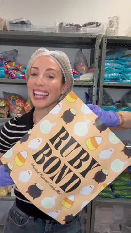 What’s inside this XL #rubybond Halloween themed candy bag? Candy corns, jelly skulls, brains, pumpkins & SO much more! A spooky surprise with every bite! 🎃 #Halloween #Candy #asmr #bts #HalloweenCandyBags #GummyCandy #CandyCorn #SpookyHalloween