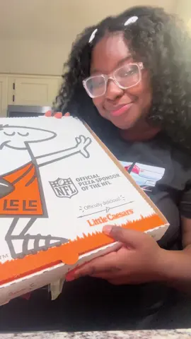 I love pizza night 🥰❤️ Little Caesars is definitely a go to pick 🥰 - - - - #pizzalover #littlecaesars #mukbang #Foodie #fyppage @Little Caesars 