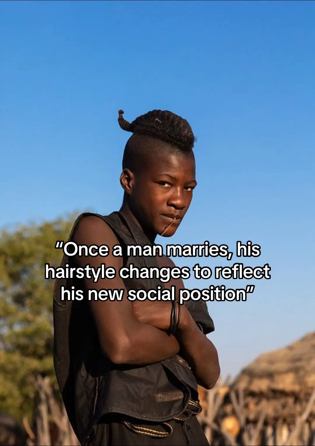 Imagine you don’t even have to introduce yourself because your hair already tells so much about you!!! This what these amazing hair styles of the Himba men in Namibia does! 🦅🦅🦅🦅🙌🏻🙌🏻🙌🏻🙌🏻  #africa #fashion #style #hairstyle #art 