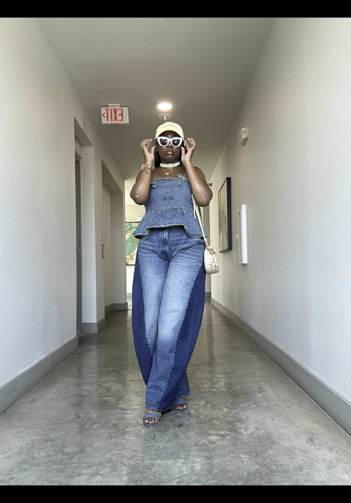 My version of a Canadian tuxedo 🤭 Denim has me in a chockhold for the fall for prepare to be sick of me 😜 #canadiantuxedo #denimondenim #barreljeans #fallfashion #fashionover40 