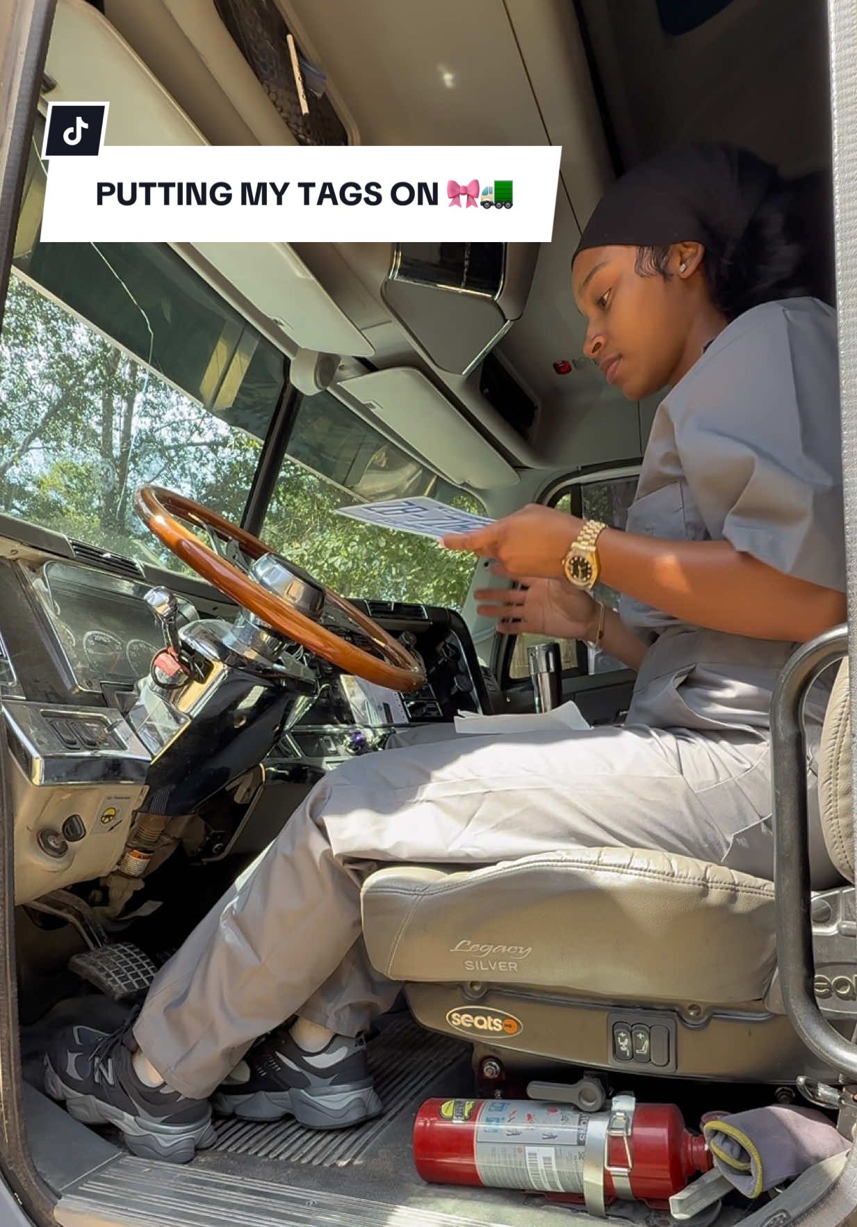 put my tags on with me 🥰👏🏽 life of a boss! 👸🏽🎀 #viral #fyp #truckgirl #ceo #trending 