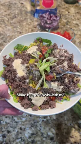 Sooo easy! 🍔 Just salt, pepper, garlic powder, and onion powder on the ground beef and homemade In n Out sauce with mayo, ketchup, mustard, relish, vinegar, salt and pep. #glutenfree #glutenfreerecipes #burgerbowl #cookwithme 