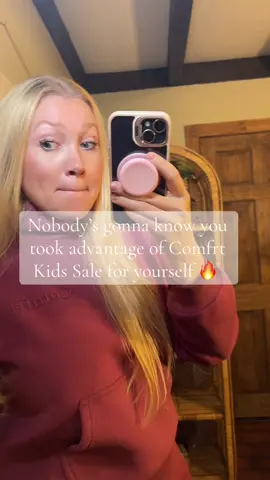 Comfrt has their kids minimalist hoodie and sweatpants on sale!  If you love matching sweatpants sets or your kids love matching sweat sets, Comfrt Kids is on sale!! Stock up before they sell out! These are perfect Christmas gifts for your kids 👏🏼👏🏼  #comfrt #comfrtclothing 