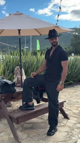 Está loca no te olvida 😍😍@marlonsolorzanooficial #clubuva  Insta: alejaygabyoficial 