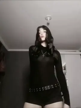 aquela garota dos edits do carro #dança #goth #wlw #fypシ゚ #creatorsearchinsights 