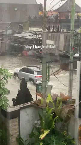 banjirnyoo😭  #bali #balibanjir #batubulan #banjirbali #banjir 