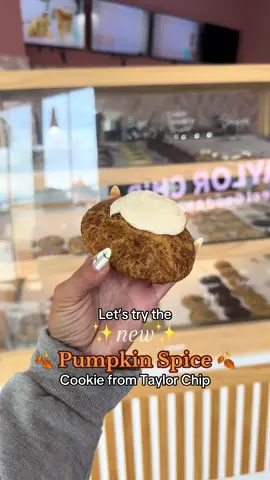It’s tiiiiiiiimmmmmeeeee 🍂🍁🍪 PUMPKIN SPICE & EVERYTHING NICE @Taylor Chip 