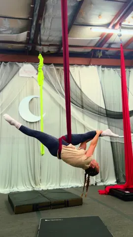 Had an idea for a double bomb/slack drop and it kinda worked!  I think I can make it cleaner with some adjustments especially the pike. But I like it so far!#aerialistsoftiktok #aerialsling 