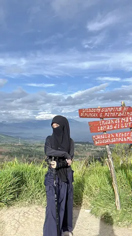 Muncak bareng yuhu🤗#fyppppppppppppppppppppppp #fypシ゚viral🖤tiktok #fypシ゚ #ukhtibercadar #garutpride🔥 