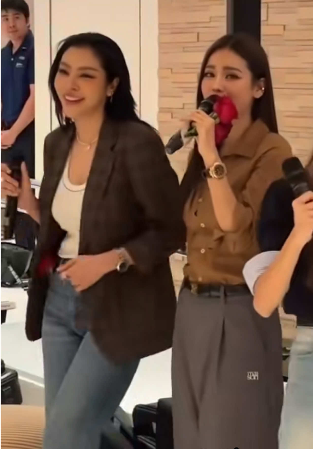 คนนึงอ่ะตามเพลง อีกคนยังไม่ถึง #faye_peraya #faye #faye_malisorn #ฝ้ายมะลิซ้อน #giftoflove 🎁❤️🌈