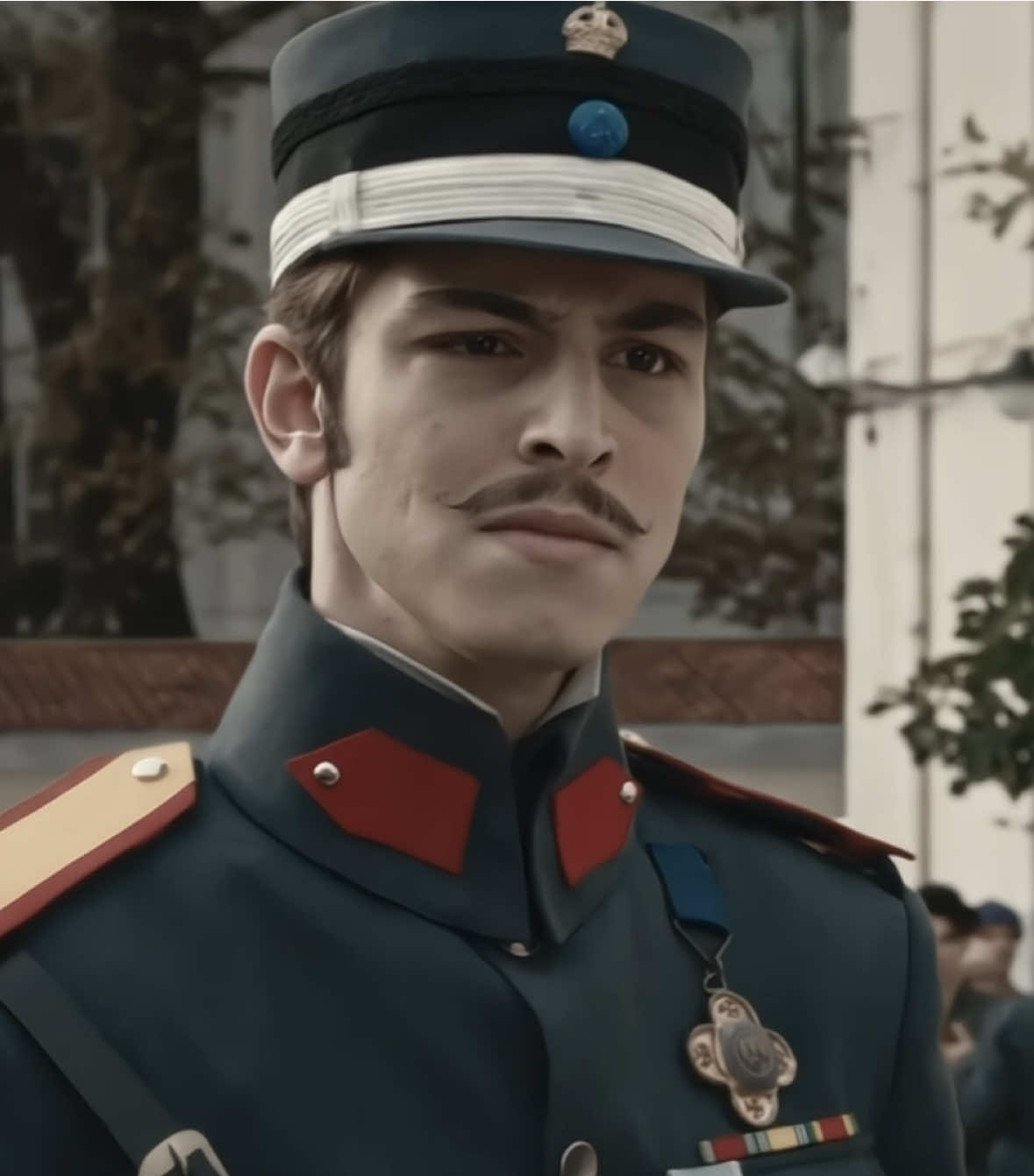 صديقه ماىً قدام عيونه 😢 #teğmenleon #borankuzum  #vatnimsensin  