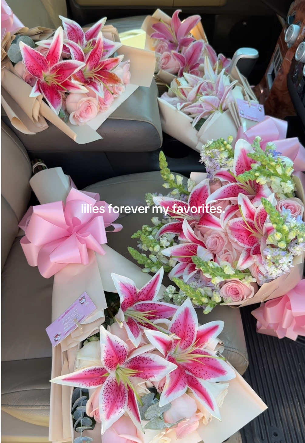 lilies my favorite flower 🍃🌸✨ Ig: isabels_flores #isabelsflores #lilies #lilie #fyp #trending #blooms #hibiscus #floristoftiktok #coquette #Love #relatable #DIY #giftideas #gf #Relationship #flowers #fy #tulips #girl 
