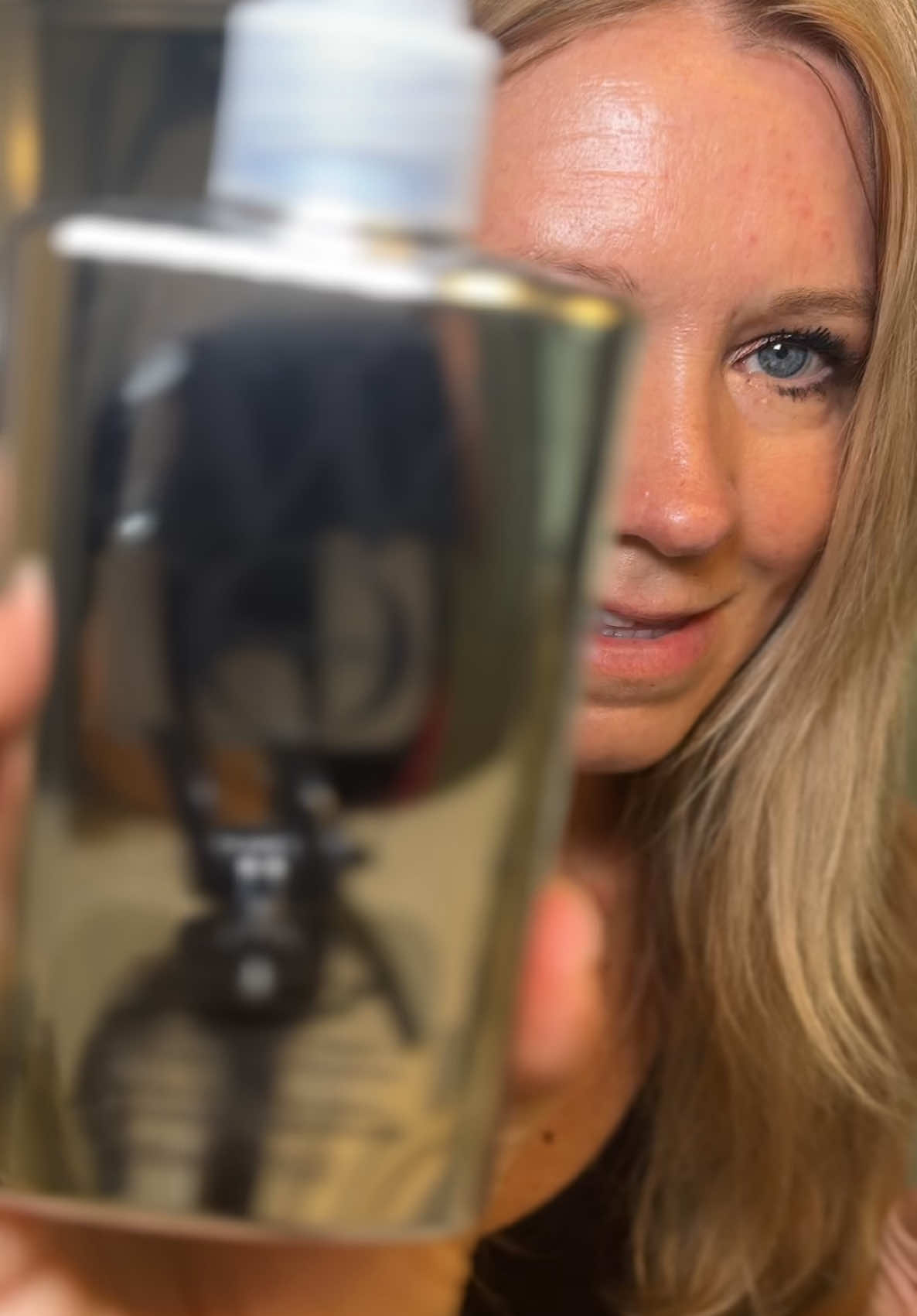 You couldn’t pry this out of my hands! I am LOYAL to this bottle!  #colorwowdreamcoat #colorwow 