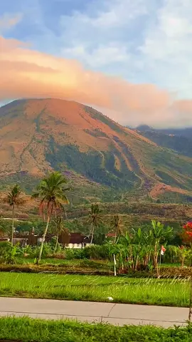 Ternyata Garut emang se indah ini ya 🥰 #traveling #aesthetic #garuttraveling #garut #nature 