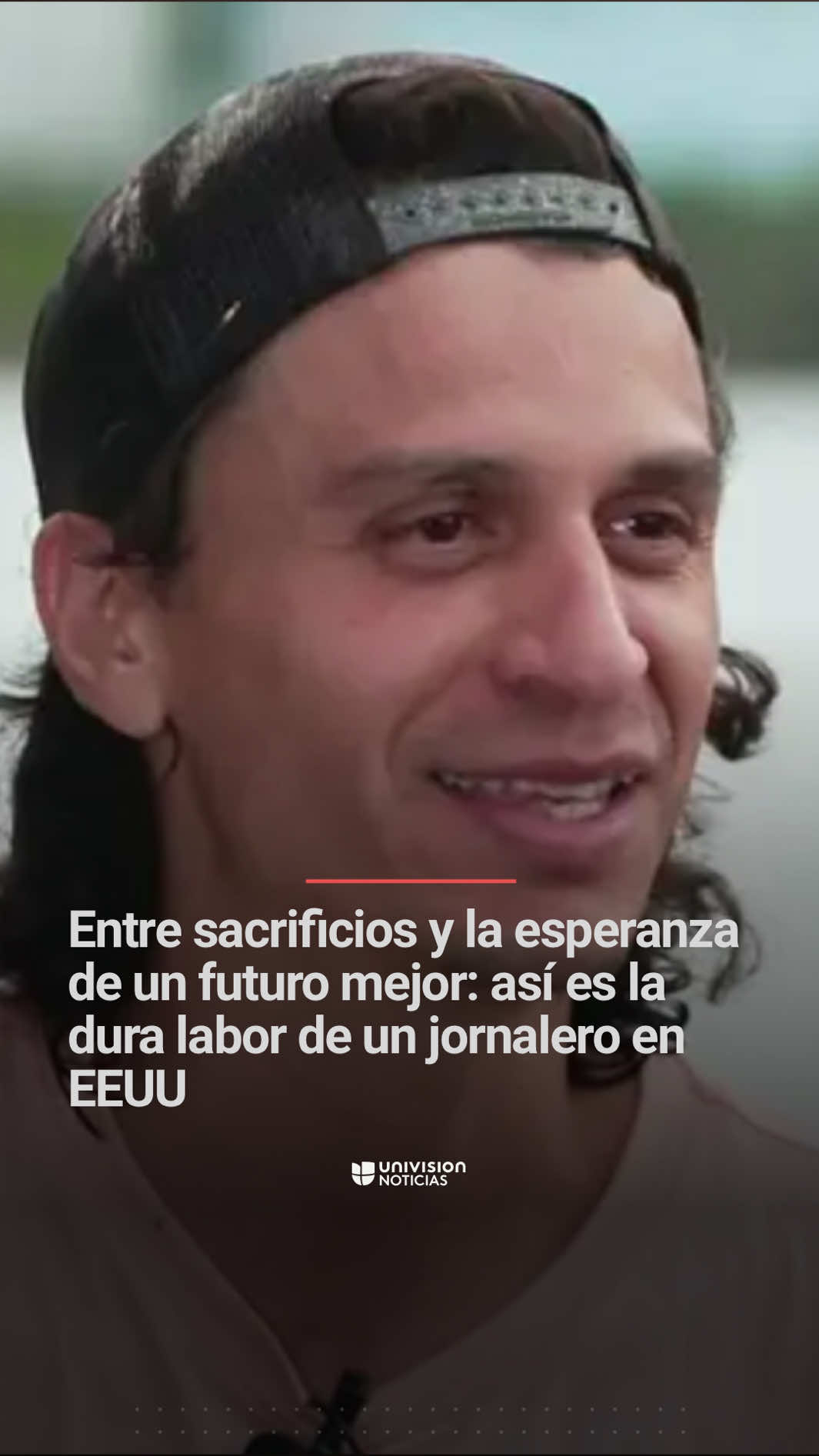 ➡️ Así es la dura labor de un jornalero en EEUU. Miguel Ochoa, de 38 años, ha vivido en Estados Unidos durante dos décadas. @Ilia Calderón, presentadora de Noticiero Univision, lo acompañó en un día de trabajo en Oregon, donde pudo evidenciar la lucha y los sacrificios de este padre hispano para sacar adelante a su familia. 📺 Más del Noticiero Univision a las 6:30 pm /5:30 C y en su Edición Nocturna a las 11:35pm / 10:35 C. #Jornalero #Inmigrante #Hispano #Inmigración #UnivisionNoticias 