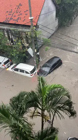bali kebanjiran😭 #bali #fyp #banjir #denpasar gunung soputan, denpasar barat