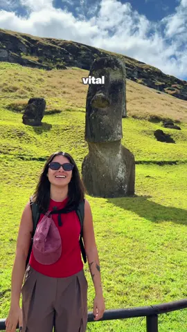 Rano Raraku “la fábrica de los moai” 🗿 ¿te gustaría que explique algo más?  #rapanui #isladepascua 