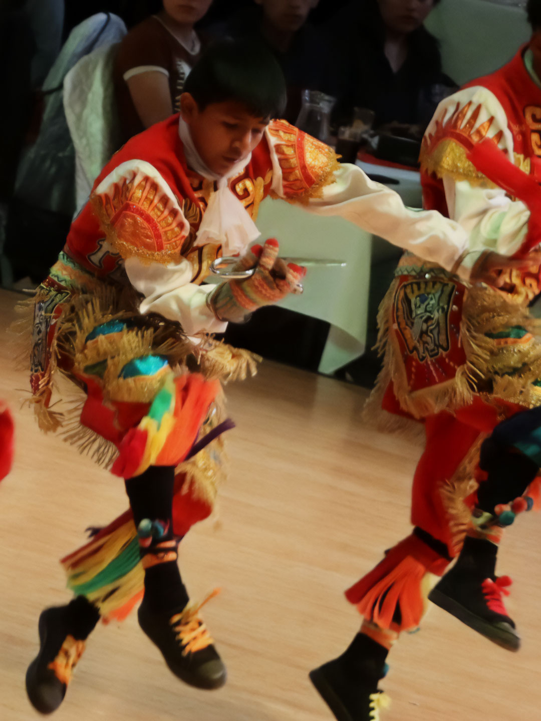 ✂️🔥 TILÍN regresa al escenario de Brisas del Titicaca mostrando toda su destreza en la Danza de las Tijeras. 🎶 Una tradición andina llena de energía, talento y magia ancestral. #BrisasdelTiticaca #CulturaViva #DanzaPeruana #FolklorePeruano #Perú #Huancavelica #Ayacucho #Apurímac #Tilin #DanzadeTijeras