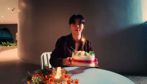 HBD ขอให้มีความสุขในทุกๆวัน  เเฮปปี้กับชีวิตเยอะๆ ได้ทำในสิ่งที่ตัวเองรัก  🎂🫰🍰 #HappyShiningZeeDay #ZeePruk #Zunshine 