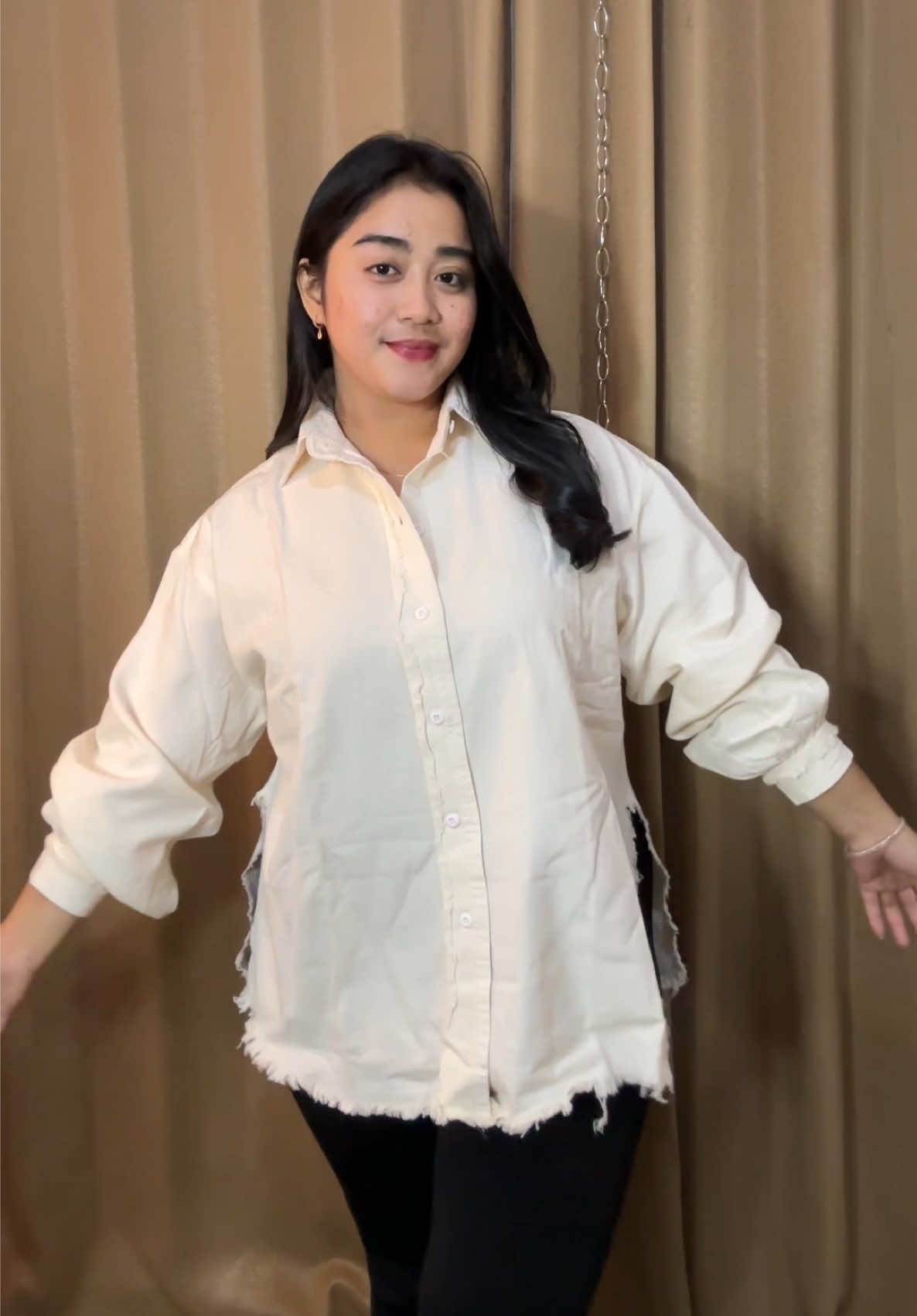 try on kemeja denim oversize 😍 #jiniso #jinisoemangkeren #kemejadenim #kemejaoversize #plussizefashion 